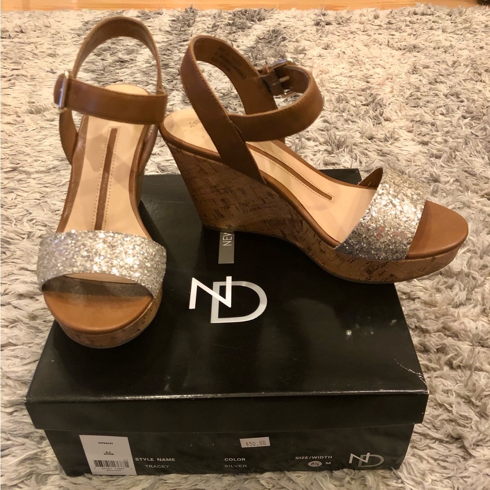New Directions Women’s wedges Size 8.5              Style name: Tracey.